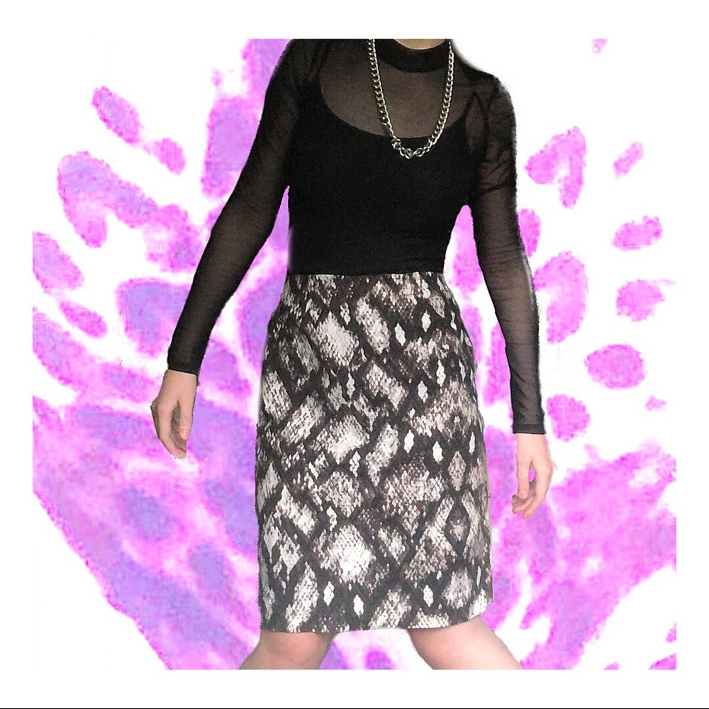 Premise Snake Skin Pattern Knee Length Skirt.